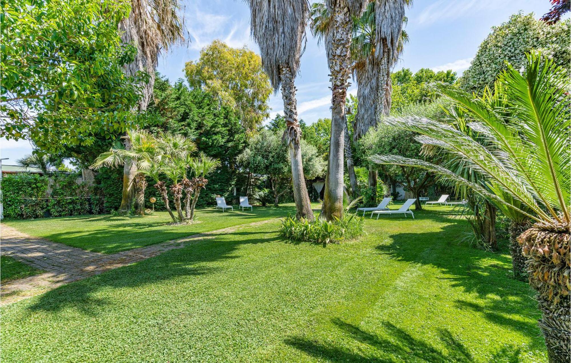 Beautiful Home In Fiumicino With Wifi エクステリア 写真