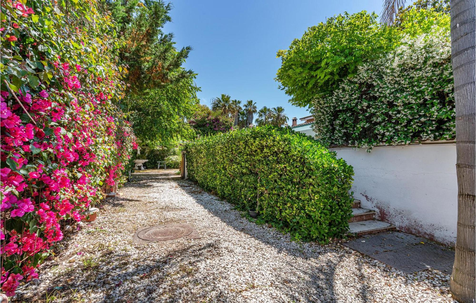 Beautiful Home In Fiumicino With Wifi エクステリア 写真