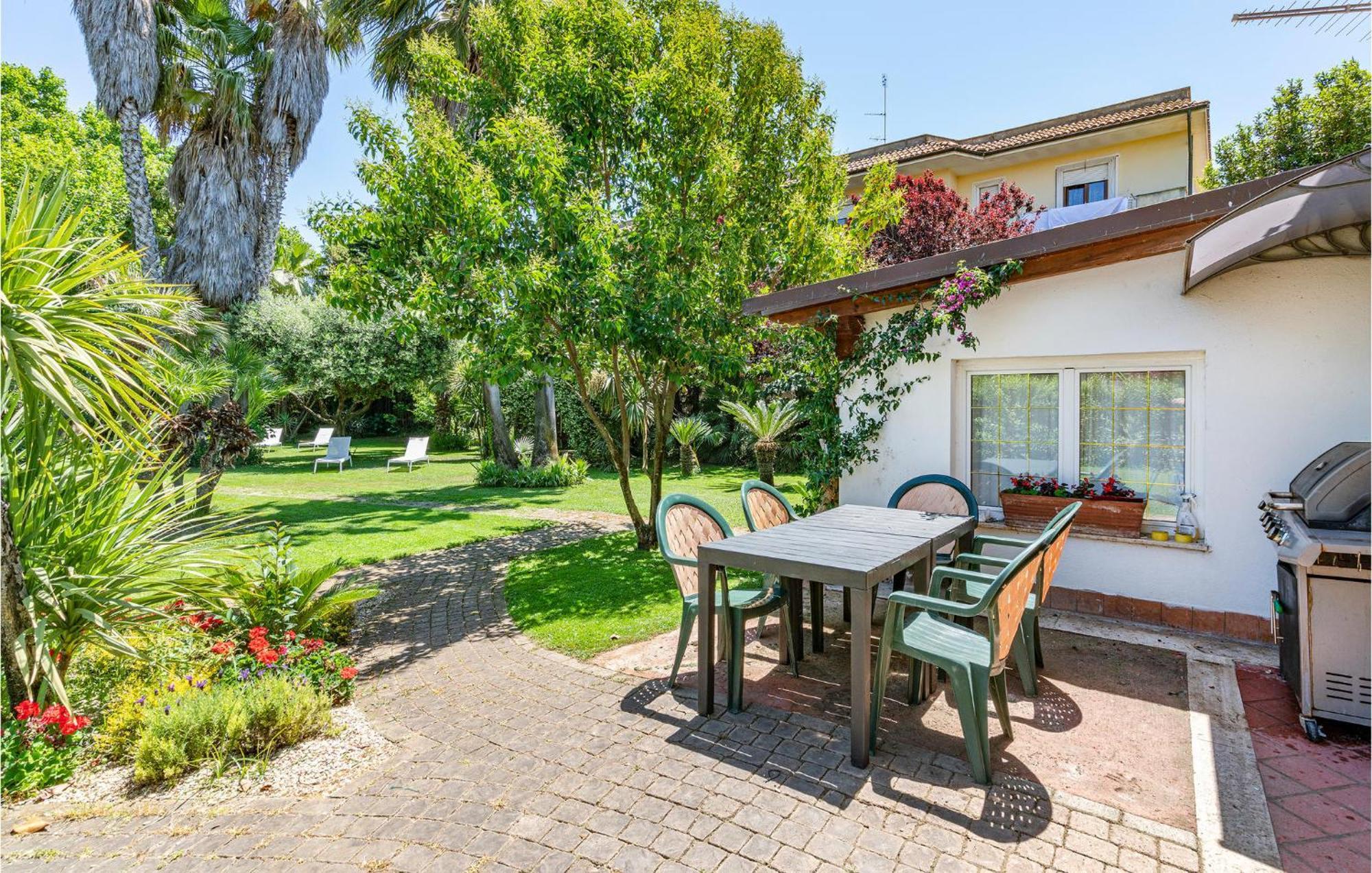 Beautiful Home In Fiumicino With Wifi エクステリア 写真