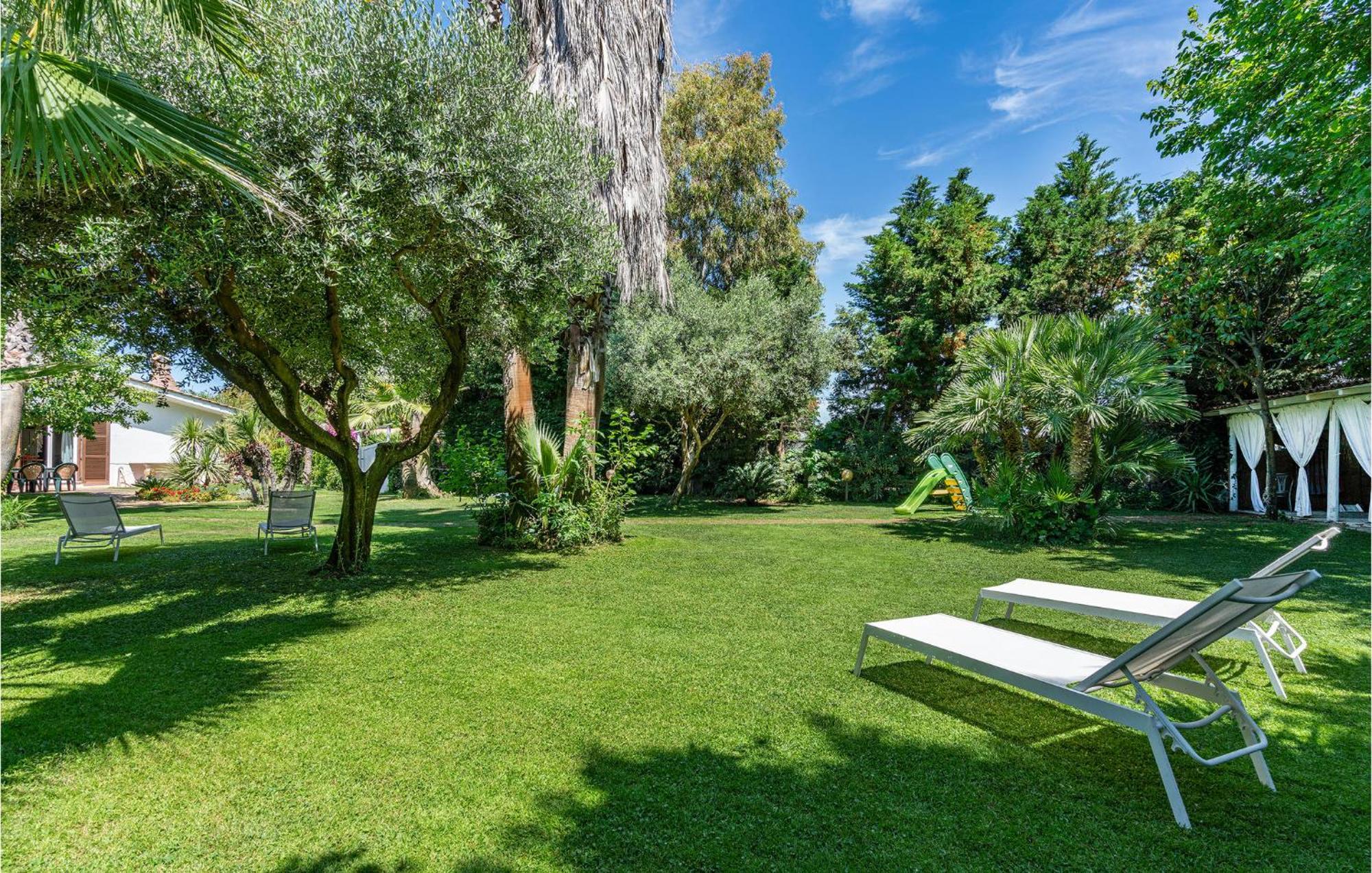 Beautiful Home In Fiumicino With Wifi エクステリア 写真