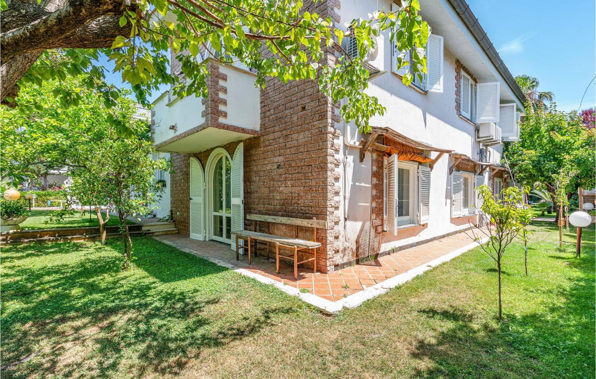 Beautiful Home In Fiumicino With Wifi エクステリア 写真