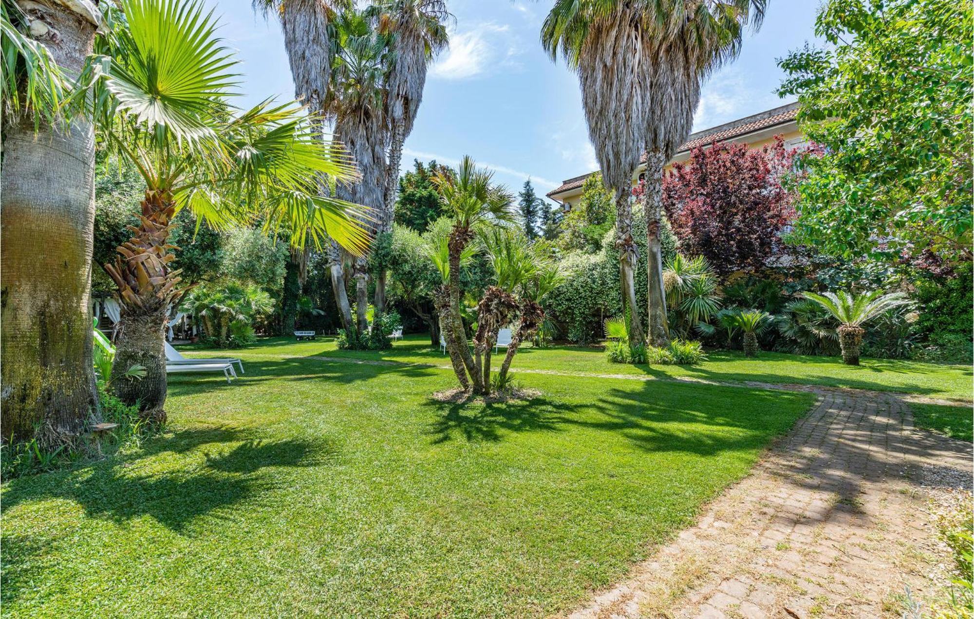 Beautiful Home In Fiumicino With Wifi エクステリア 写真